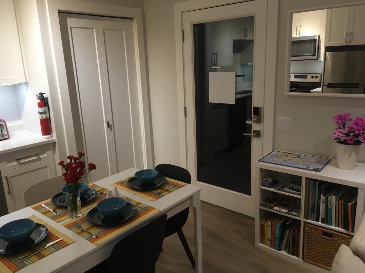 Mollys Cottage-The Suite On Vancouver Island Near Yyj Airport And The Wa And Bc Ferries North Saanich Exteriör bild