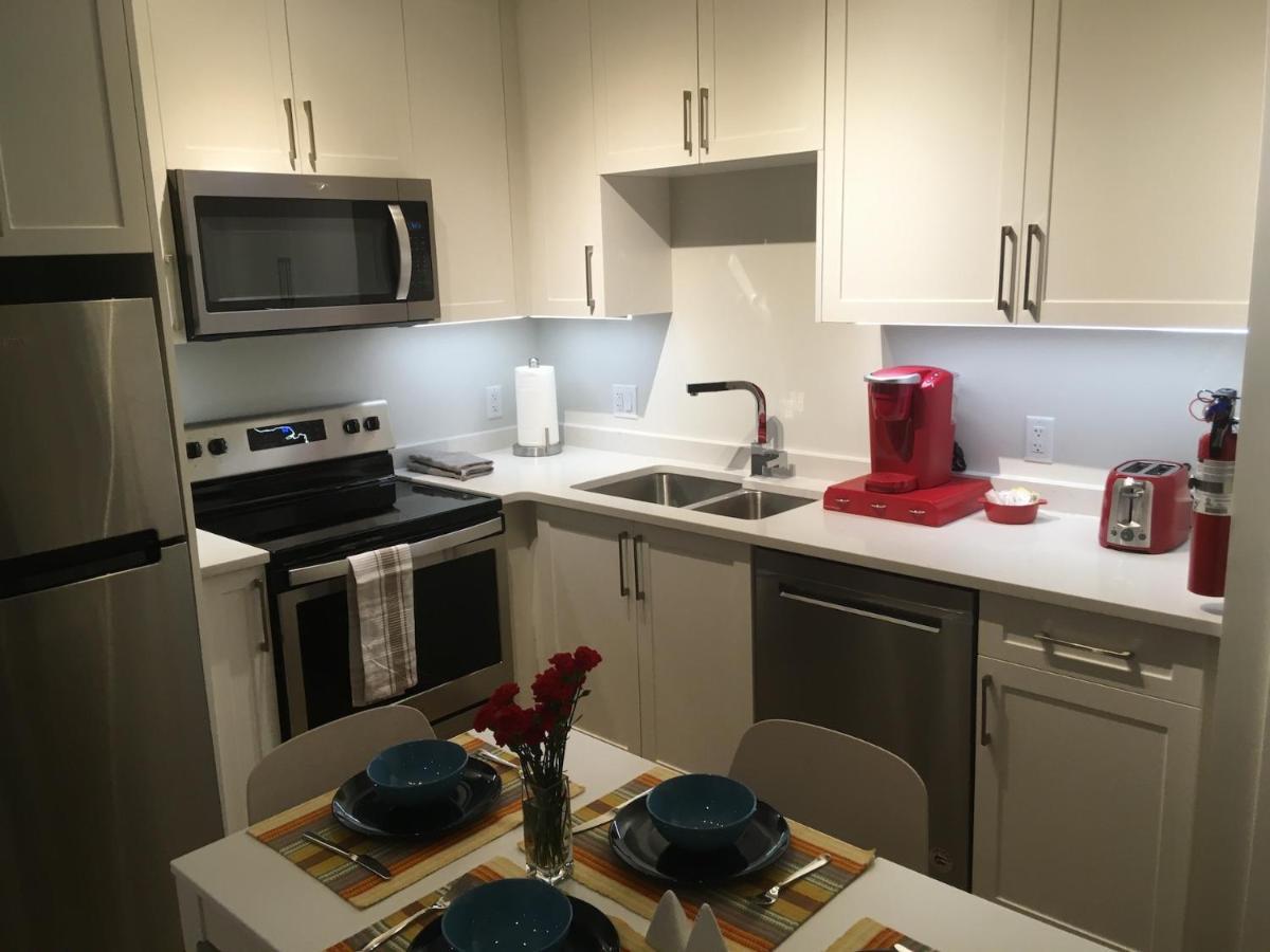 Mollys Cottage-The Suite On Vancouver Island Near Yyj Airport And The Wa And Bc Ferries North Saanich Exteriör bild