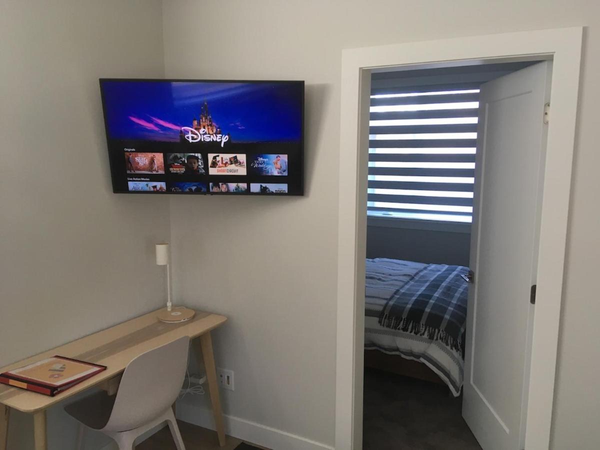 Mollys Cottage-The Suite On Vancouver Island Near Yyj Airport And The Wa And Bc Ferries North Saanich Exteriör bild