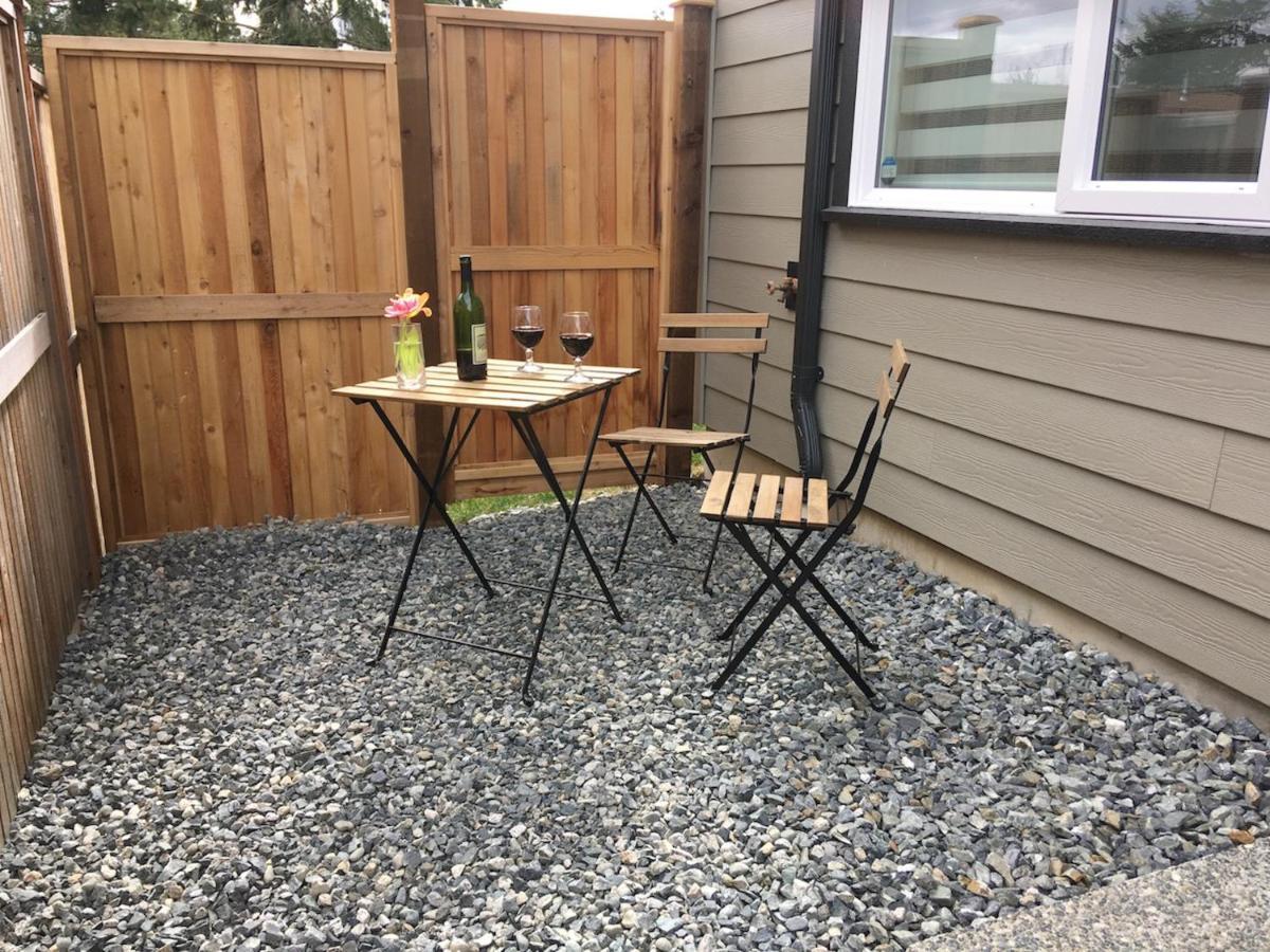 Mollys Cottage-The Suite On Vancouver Island Near Yyj Airport And The Wa And Bc Ferries North Saanich Exteriör bild