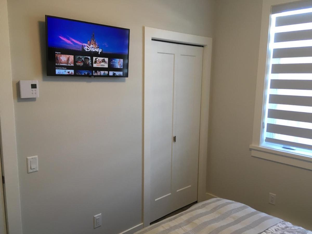 Mollys Cottage-The Suite On Vancouver Island Near Yyj Airport And The Wa And Bc Ferries North Saanich Exteriör bild