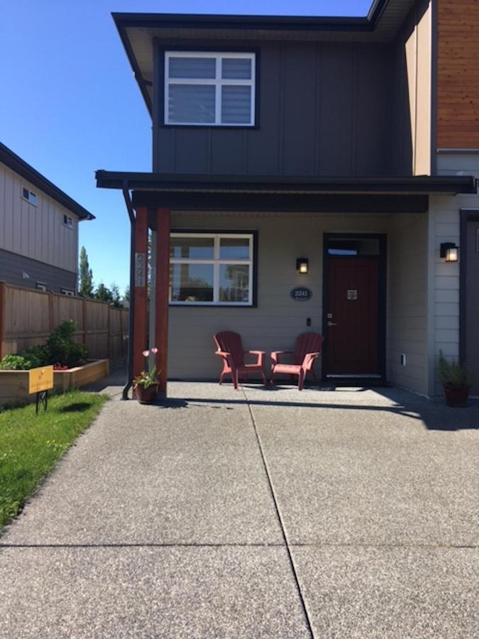 Mollys Cottage-The Suite On Vancouver Island Near Yyj Airport And The Wa And Bc Ferries North Saanich Exteriör bild