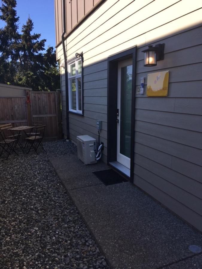 Mollys Cottage-The Suite On Vancouver Island Near Yyj Airport And The Wa And Bc Ferries North Saanich Exteriör bild