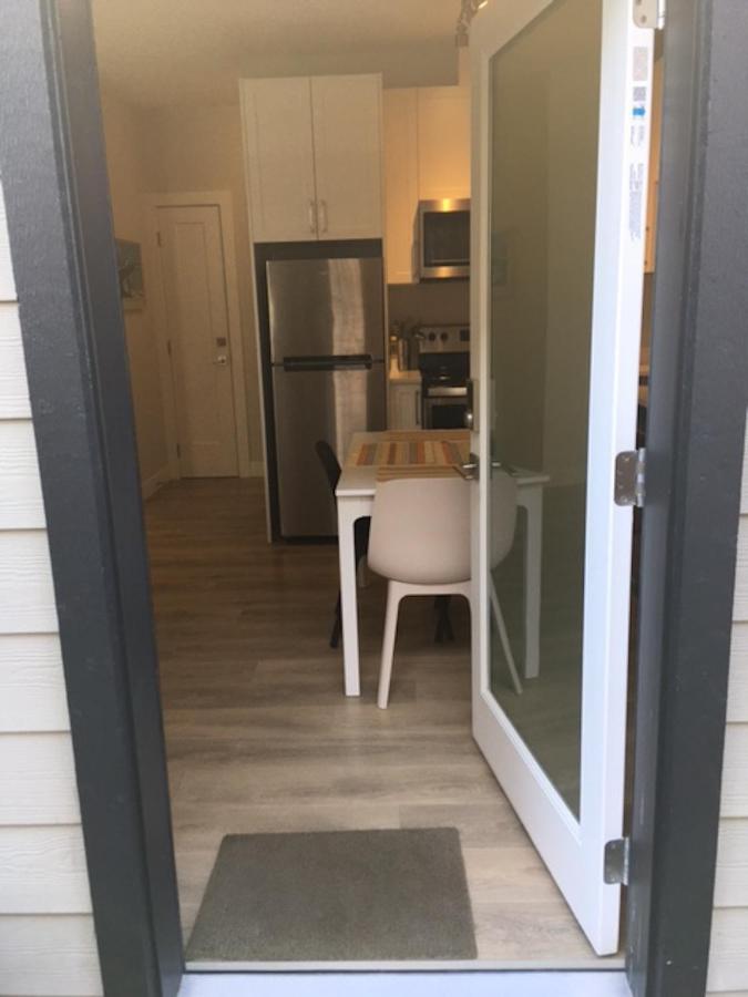 Mollys Cottage-The Suite On Vancouver Island Near Yyj Airport And The Wa And Bc Ferries North Saanich Exteriör bild